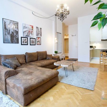 Standard Apartment By Hi5 - Madach Imre 1 布达佩斯 外观 照片